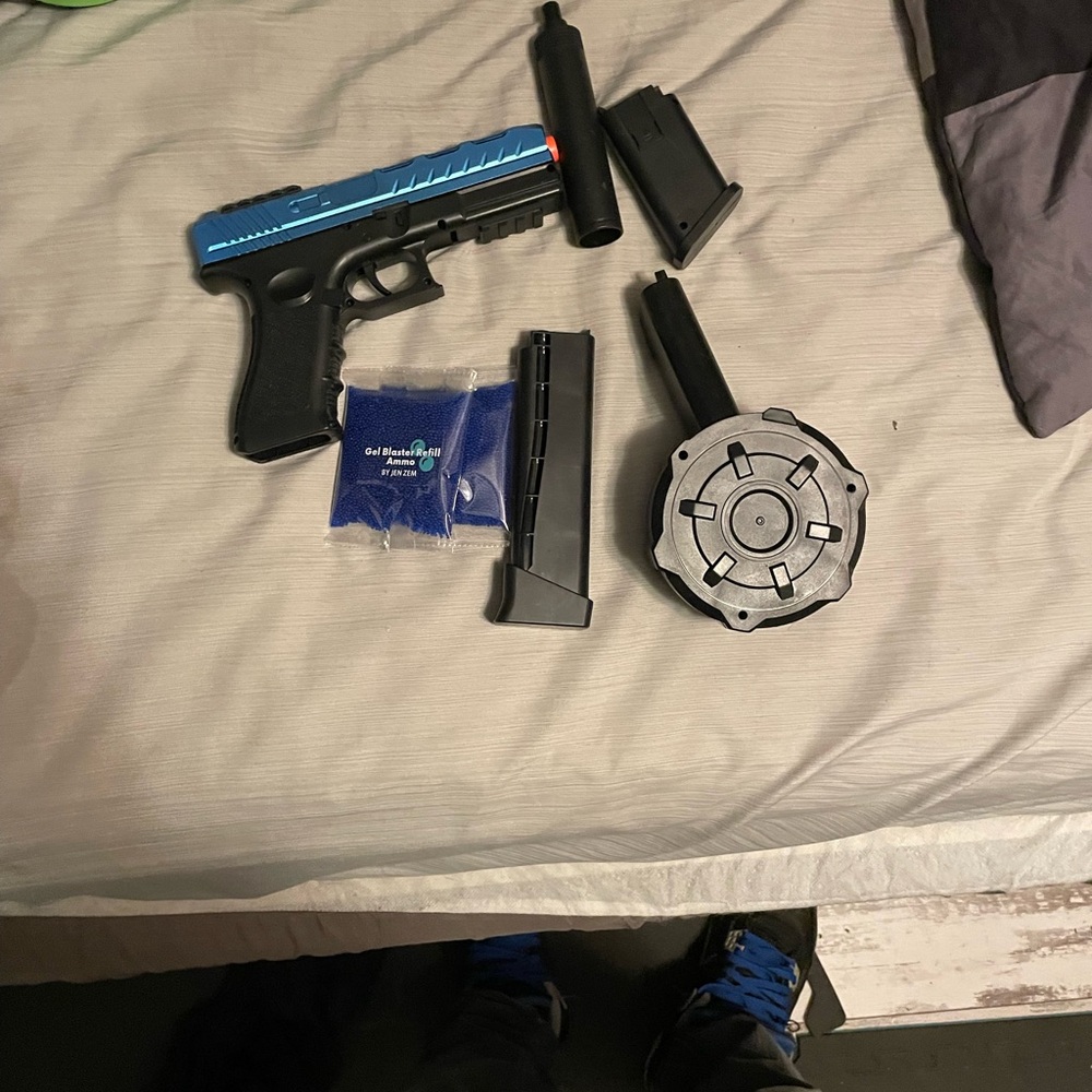 Gel blaster toy